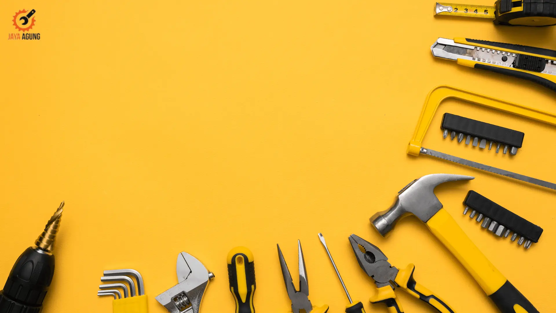 Koleksi alat teknik profesional - bor, gerinda, tang, palu, kunci pas